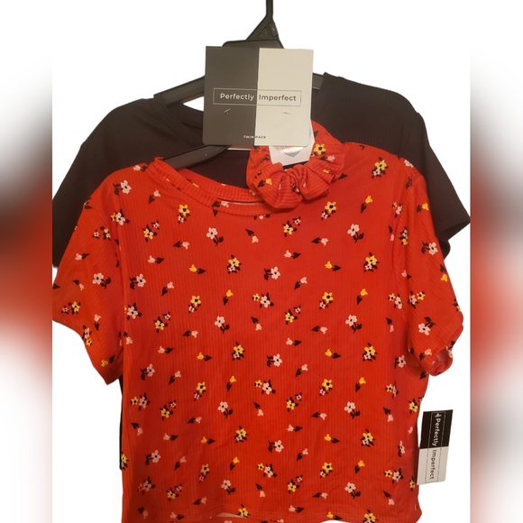 2 pack Top with Matching scrunchie. Crop. Size L. Perfectly imperfect brand - Picture 1 of 2